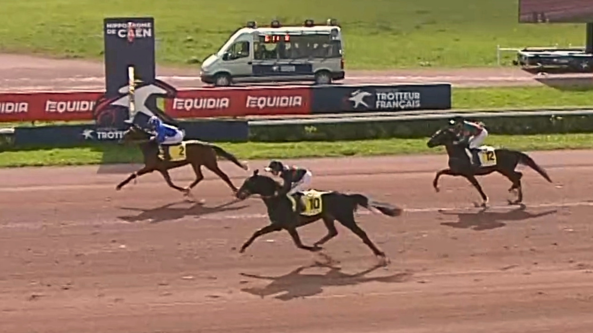 Nikos se relance à la fin - © Equidia