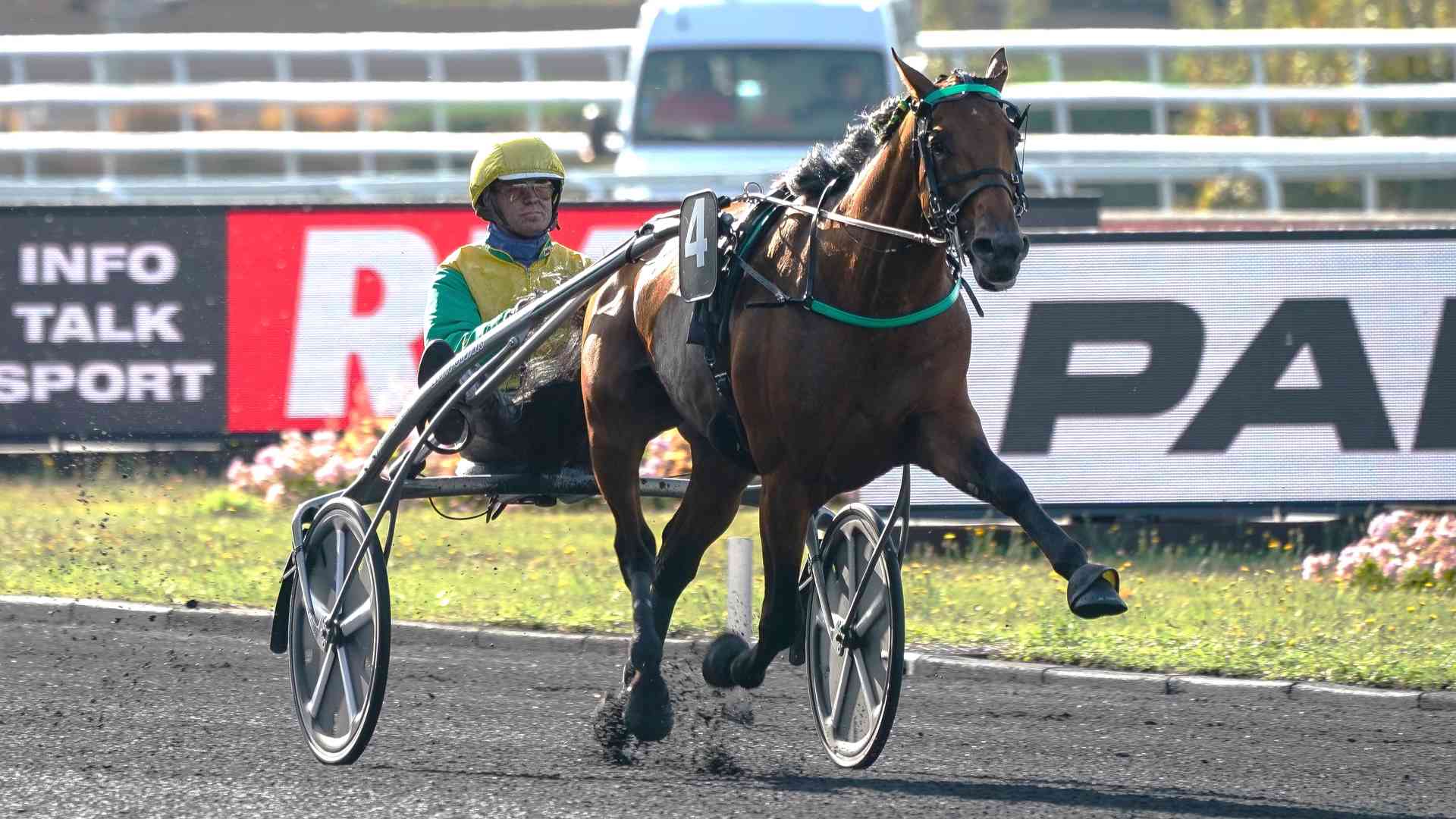 © Scoopdyga - Face Time Bourbon remporte ici sa batterie qualificative à Paris-Vincennes