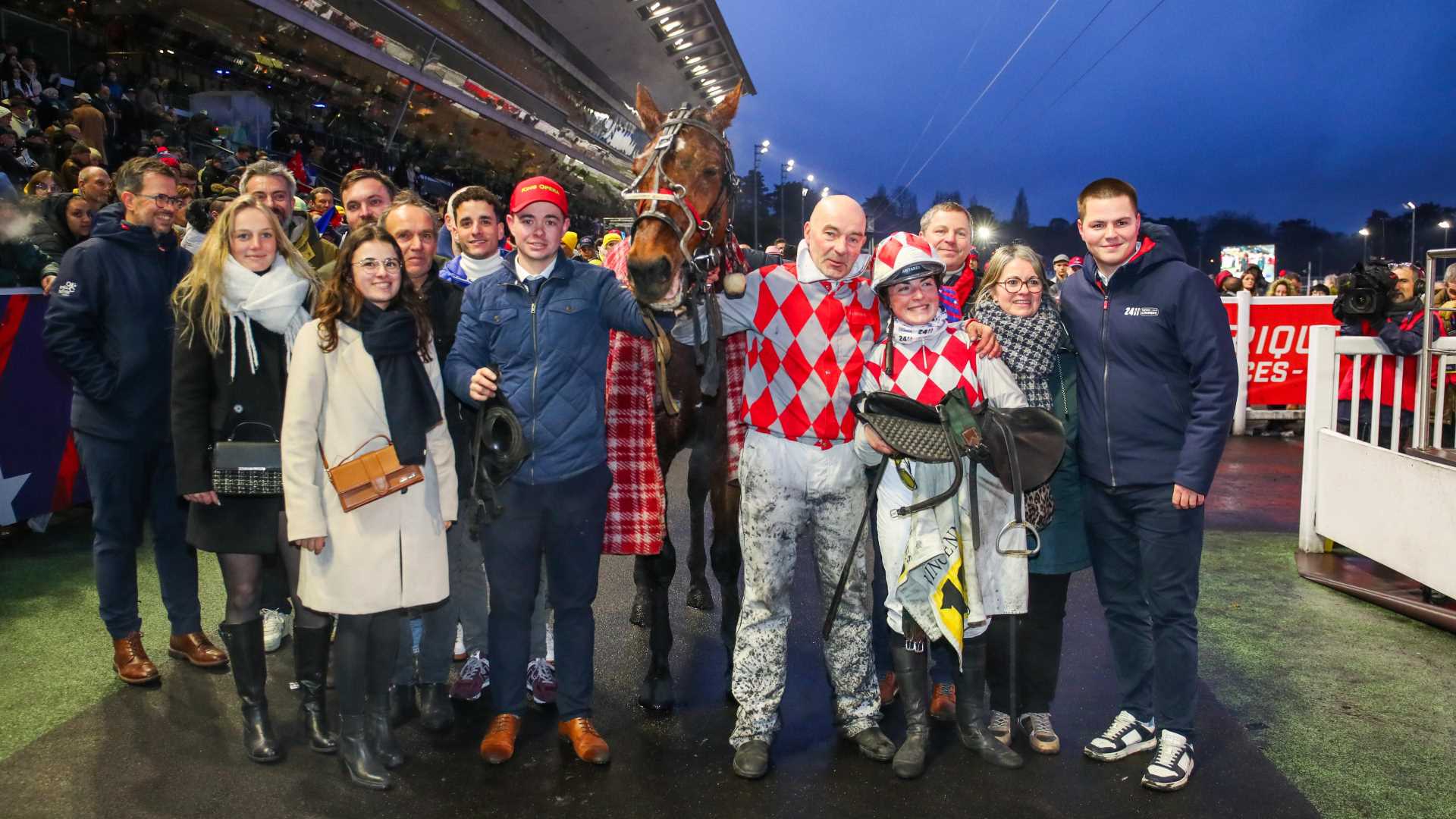 ©Scoopdyga - Eric Beudard à côté de Filou d'Anjou, de sa fille Marine