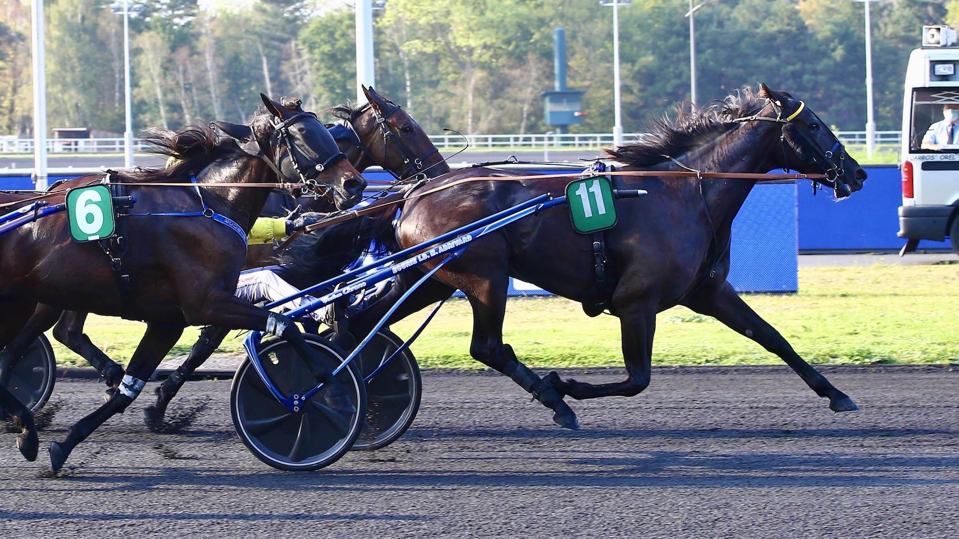 Goldy Mary dans ses œuvres à Vincennes - © ScoopDyga