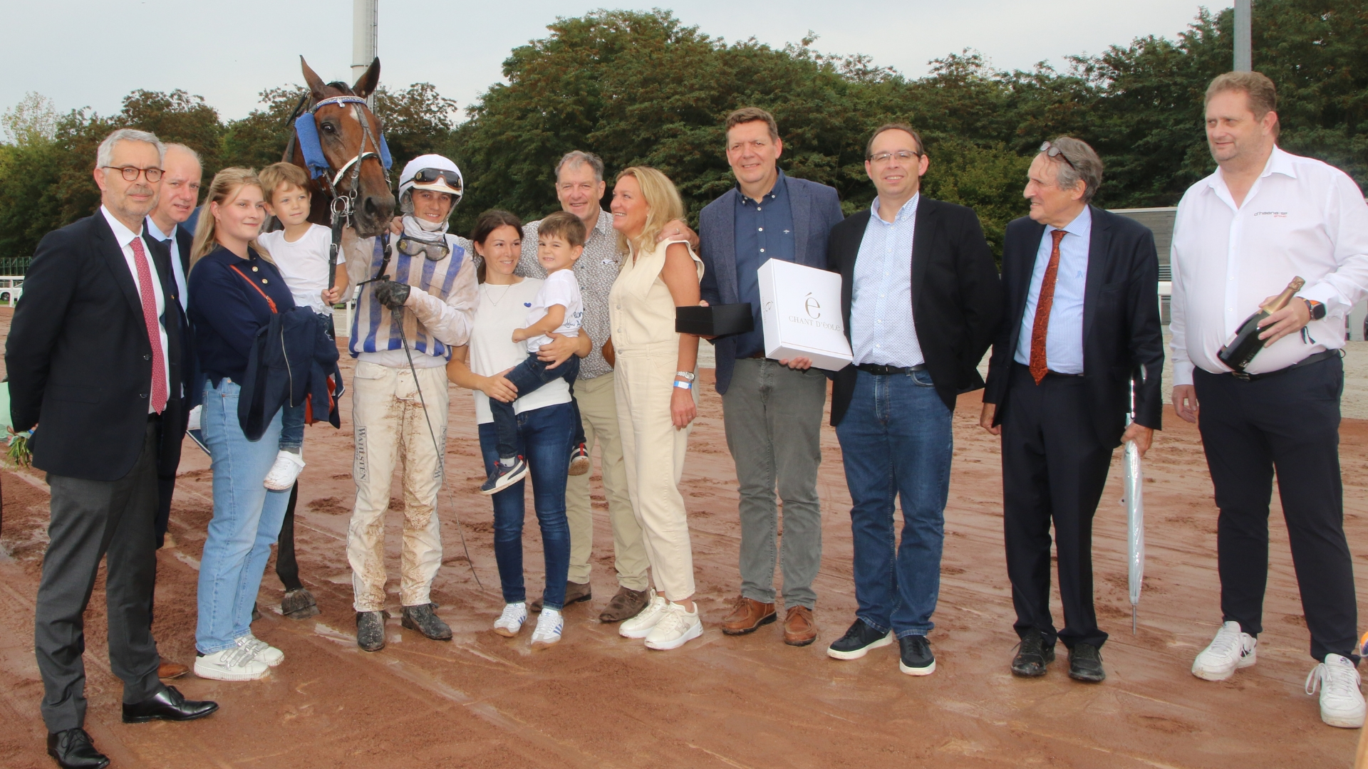 © Lamia Leclercq- L'entourage d'Inexess Bleu