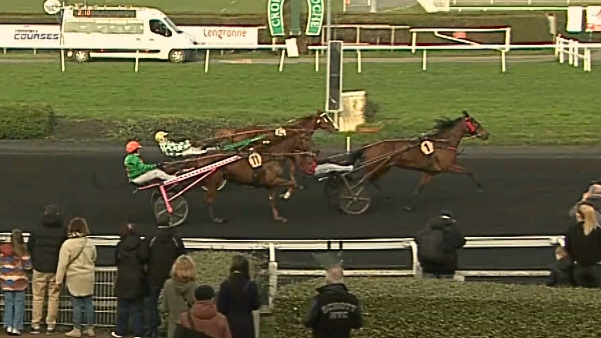 Idréamis tient en respect tous ses opposants - © Equidia