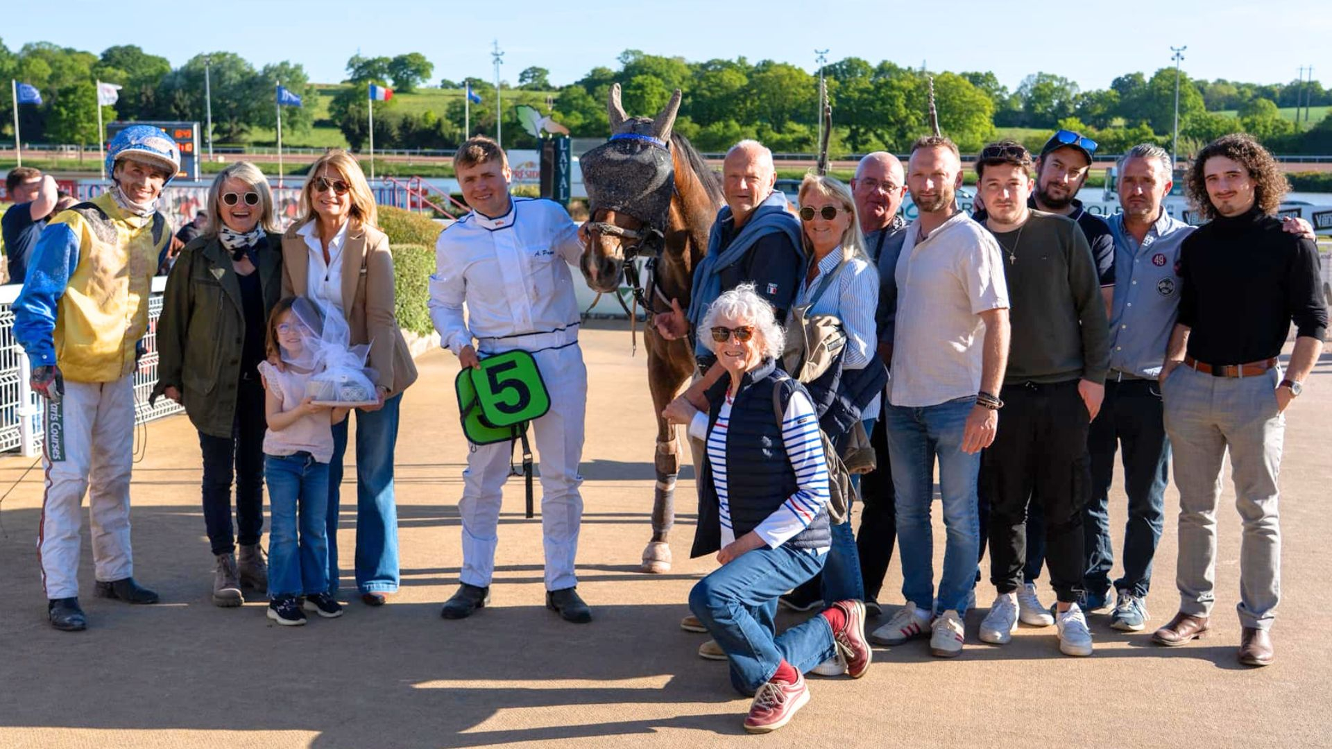 Ivoire Dairpet bien entouré à Laval - © Hippodrome de Laval