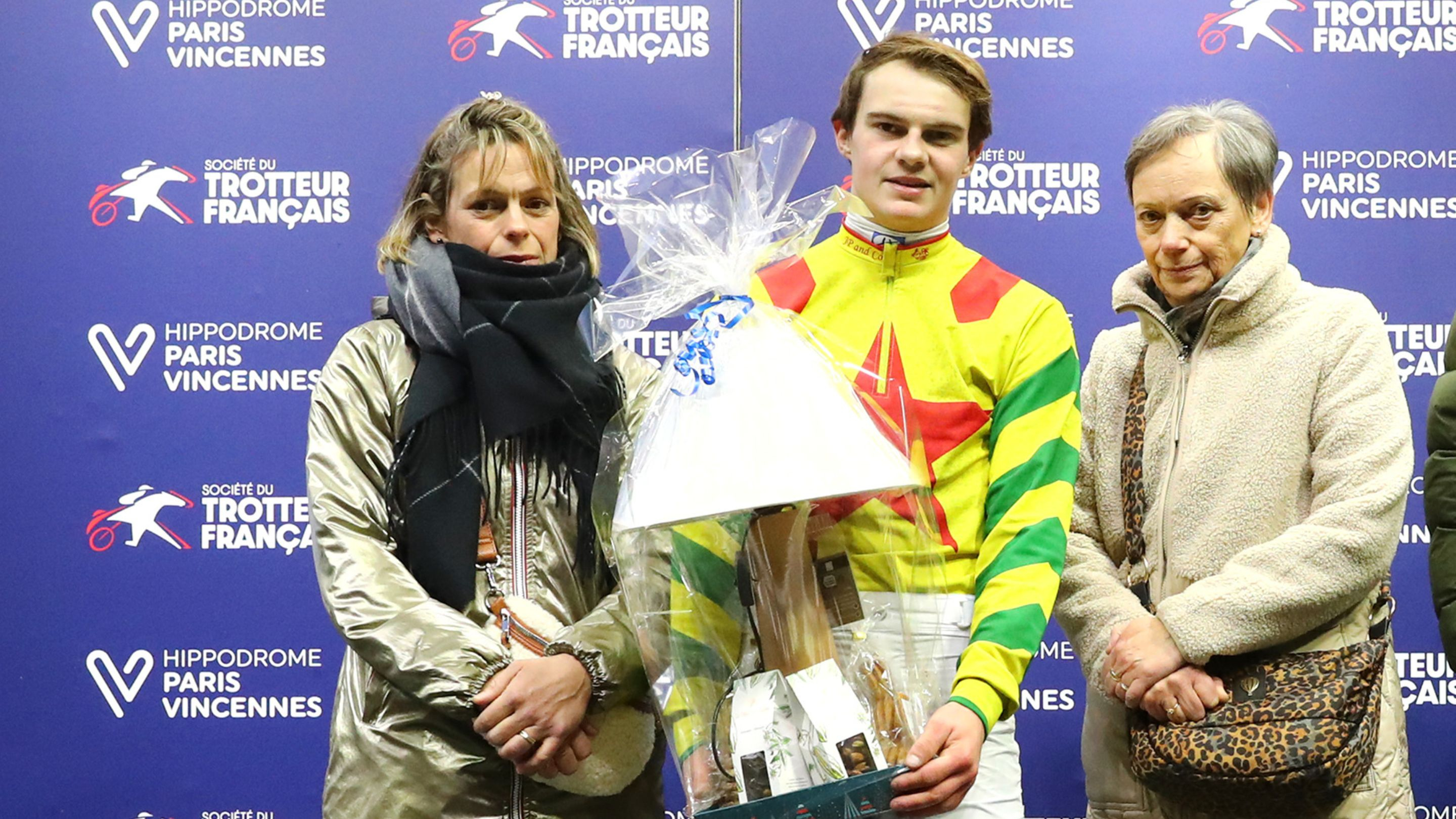Sur le podium du Prix Yvonnick Bodin - © Aprh