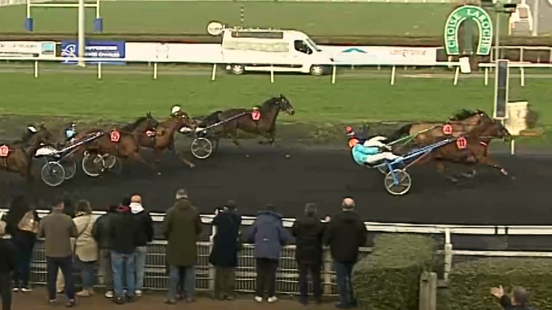 Jockey (11) prend le meilleur à la fin - © Equidia