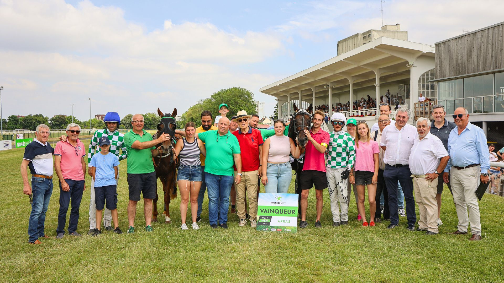 Triomphe total des représentants de l'Écurie du Damier - © T. Masclet