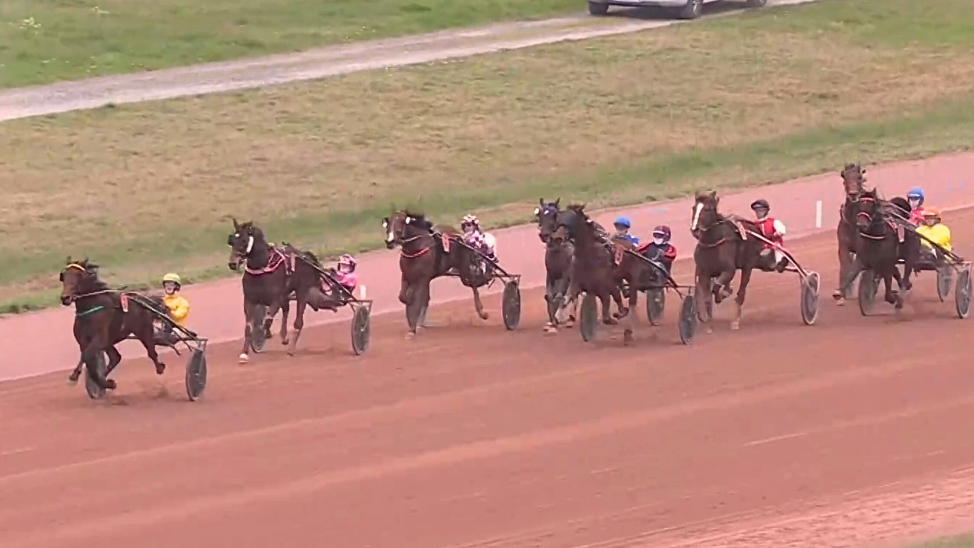 Kano a fait le trou à mi-ligne d'arrivée - © Equidia