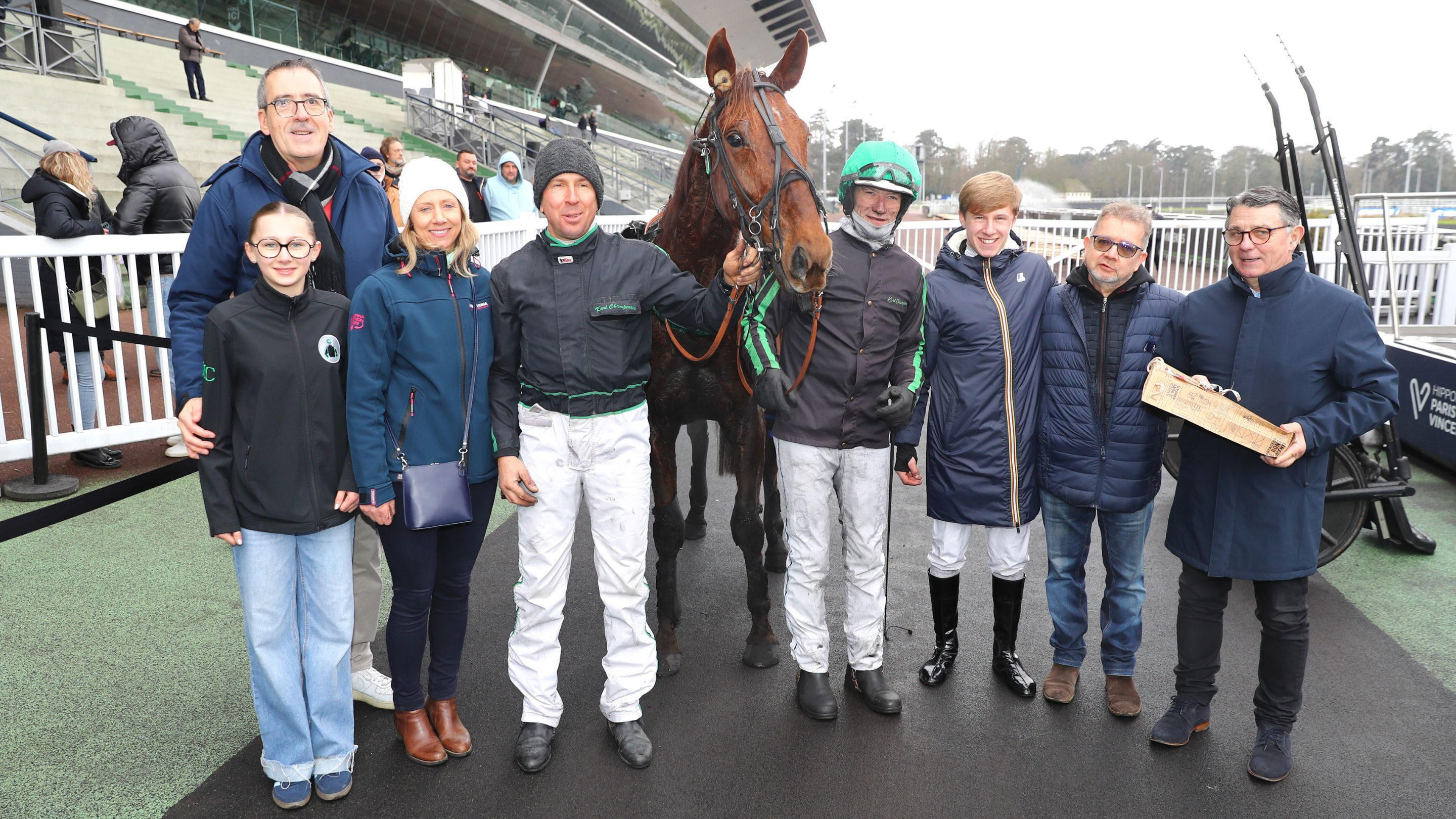 L'entourage de Kassiopeia avec Yves Dreux - © Aprh