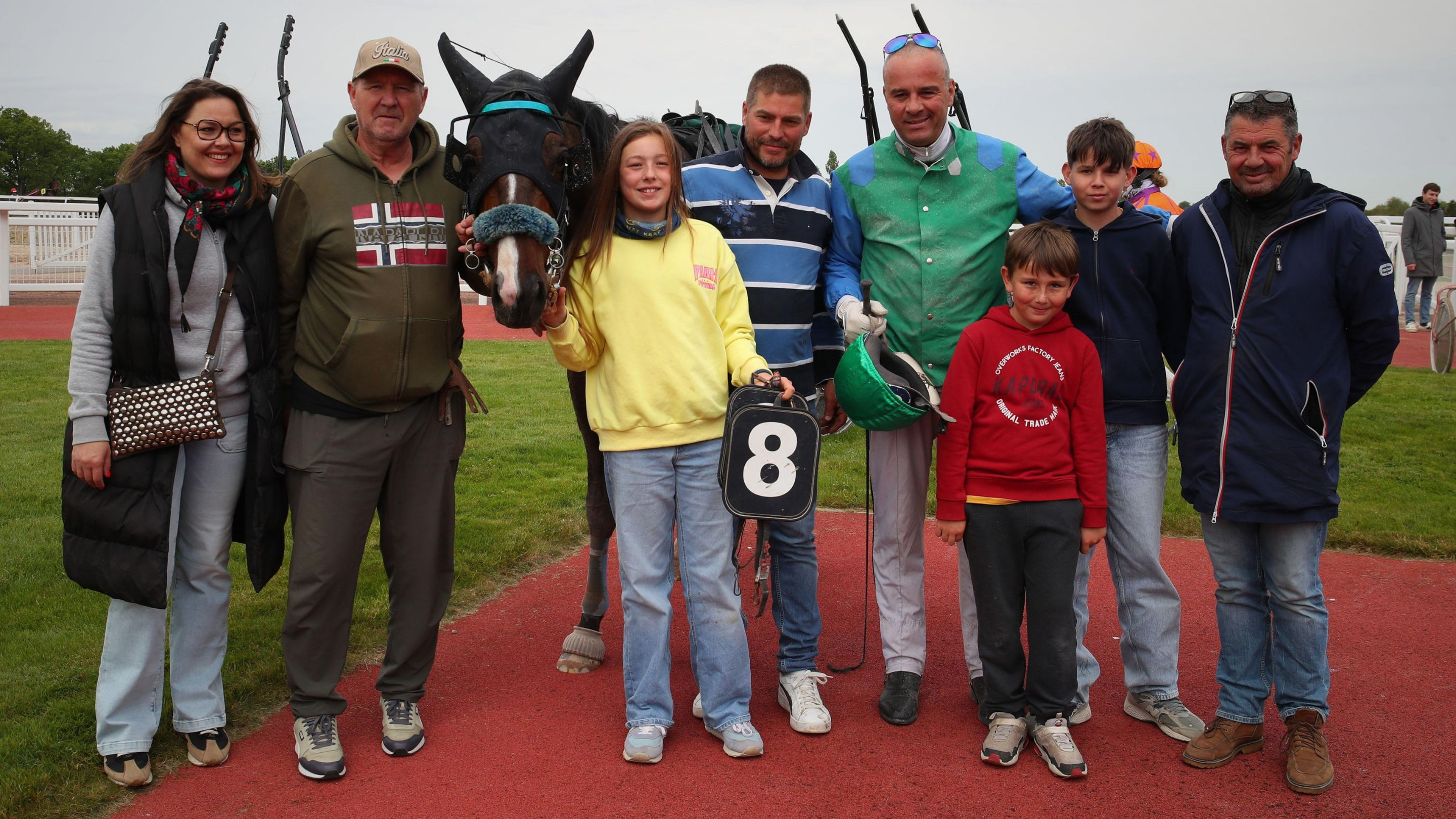 Kimmajo et son entourage - © ScoopDyga