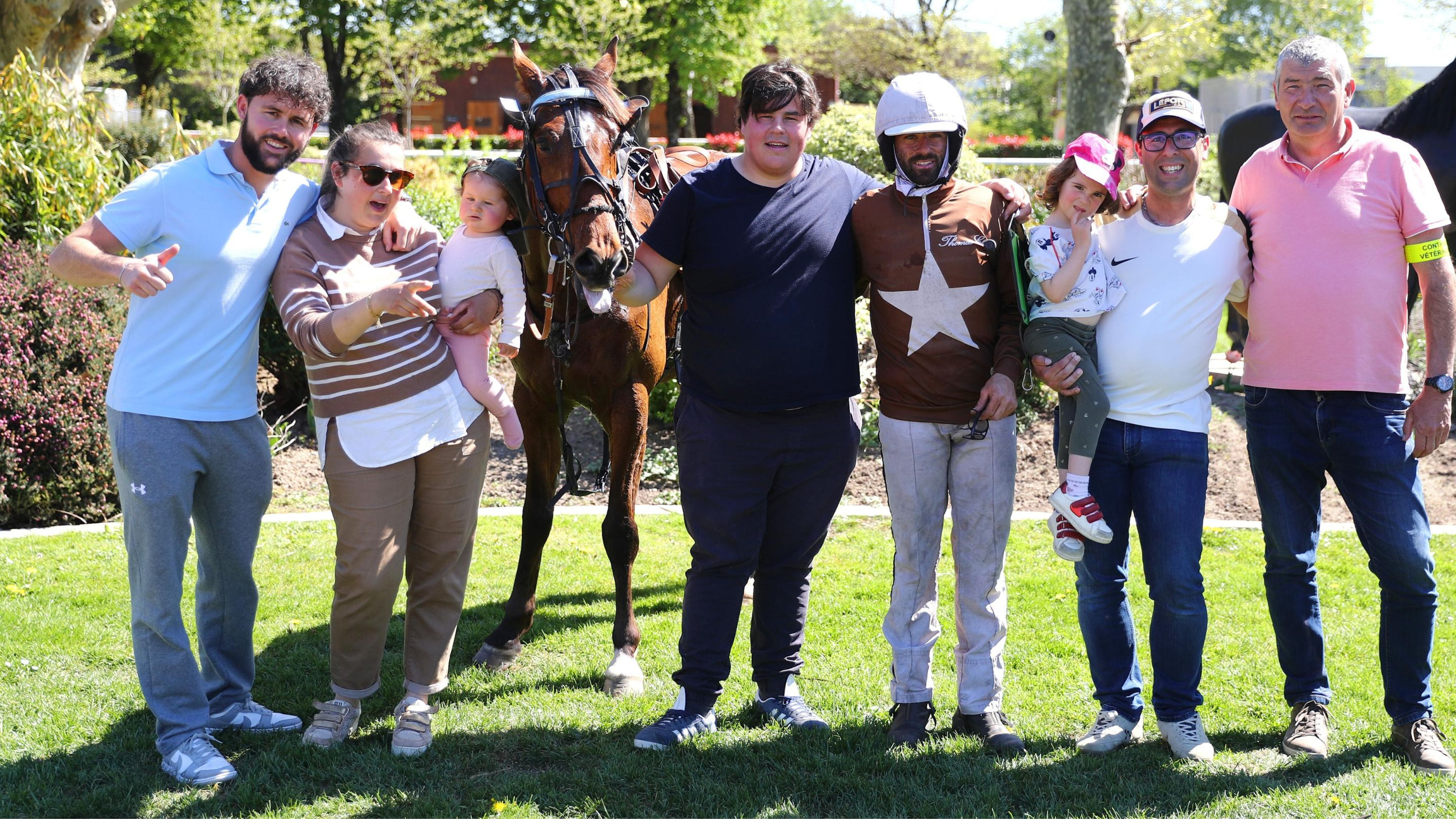 King de Joudes et son entourage - © ScoopDyga