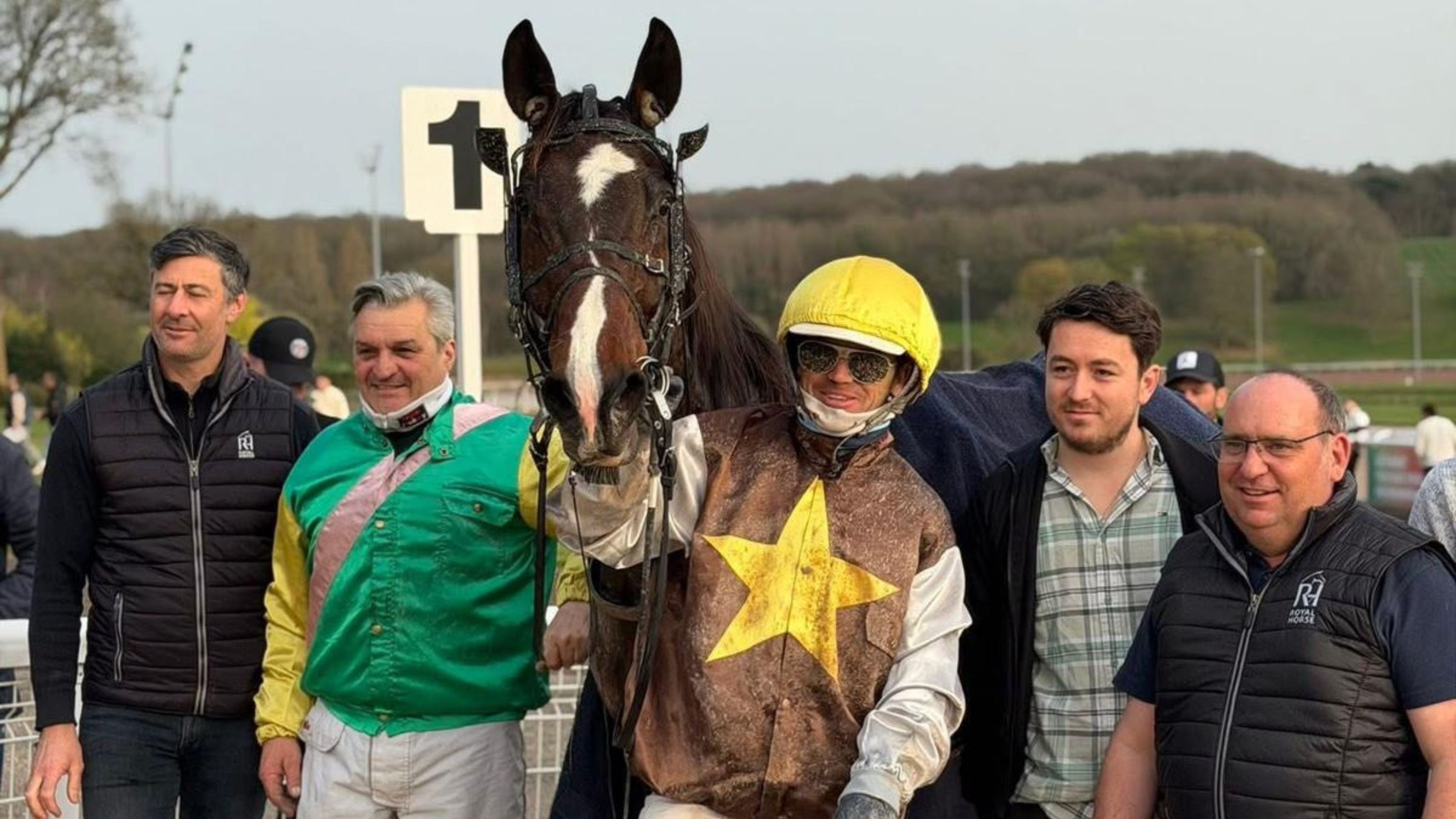 Kiwi de Lavrignaie et son entourage - © Facebook Hip. Laval