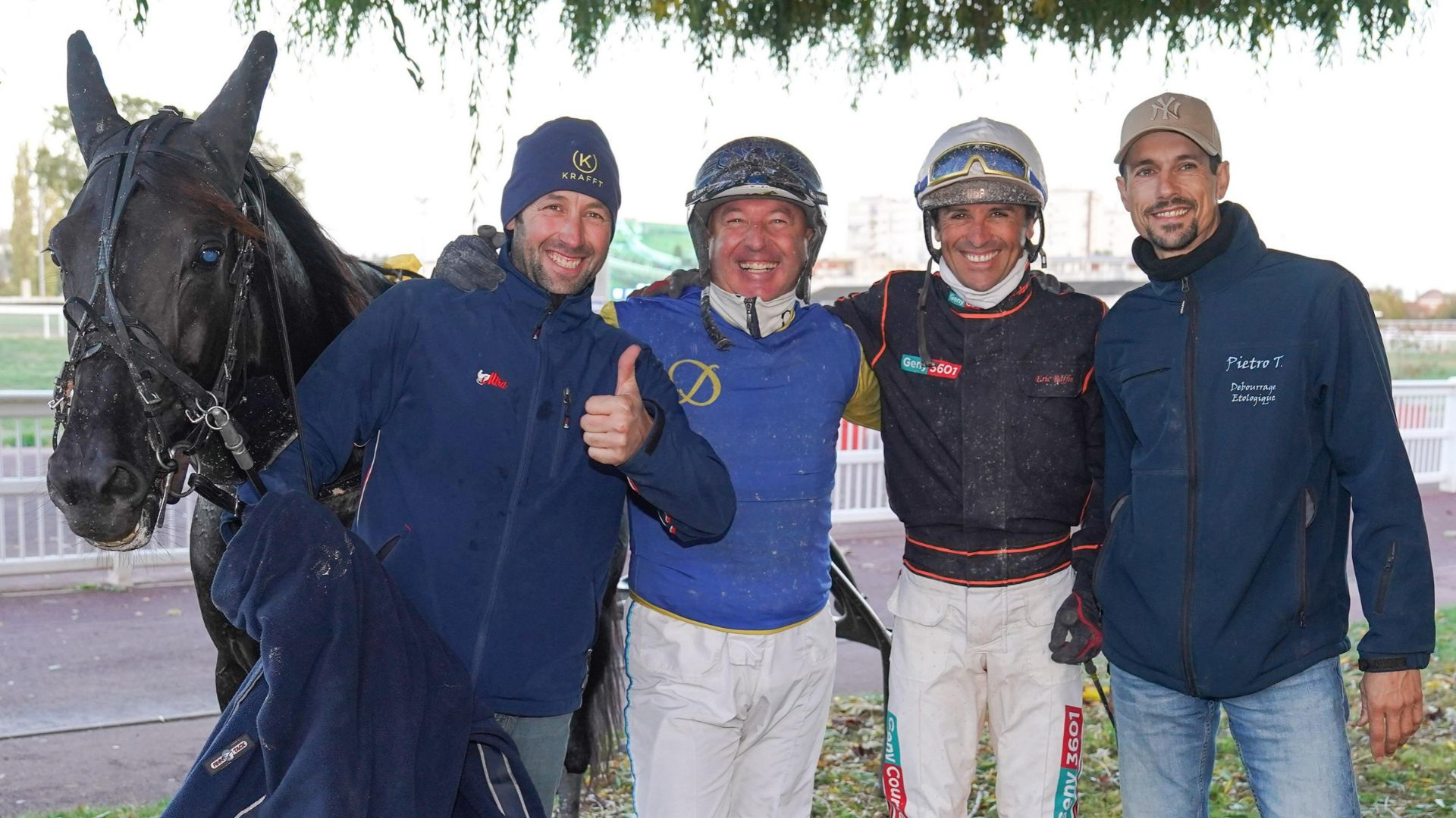 Lucio Becchetti tout sourire au côté d'Éric Raffin notamment - © ScoopDyga