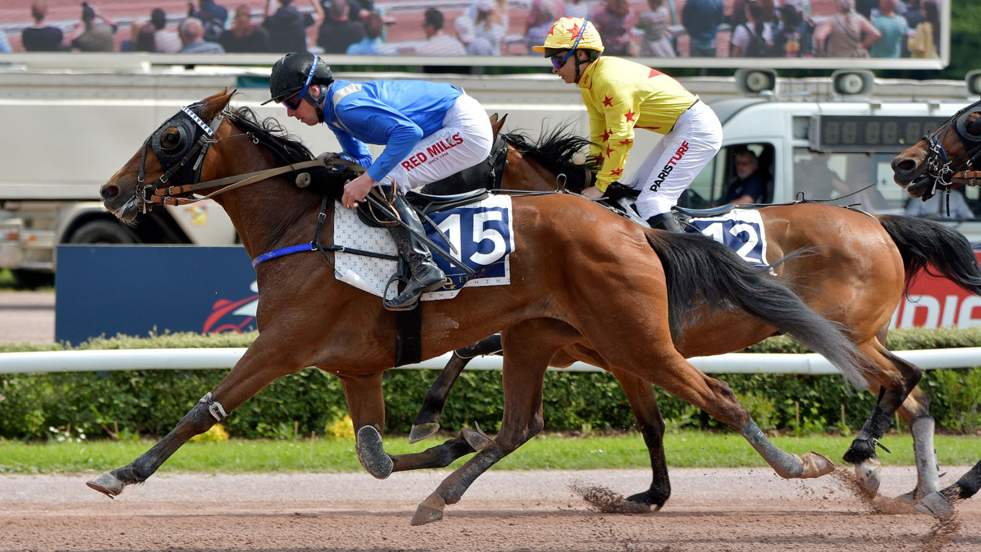 Little Orelie devant Lara du Lerre - ©MarkKentell pour ProvinceCourses