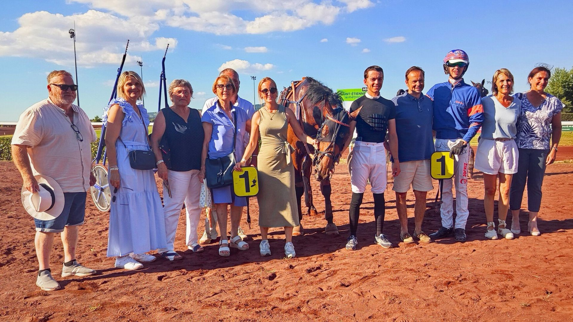 Lover Mauzun et tout son entourage - © Facebook Hip. St-Galmier