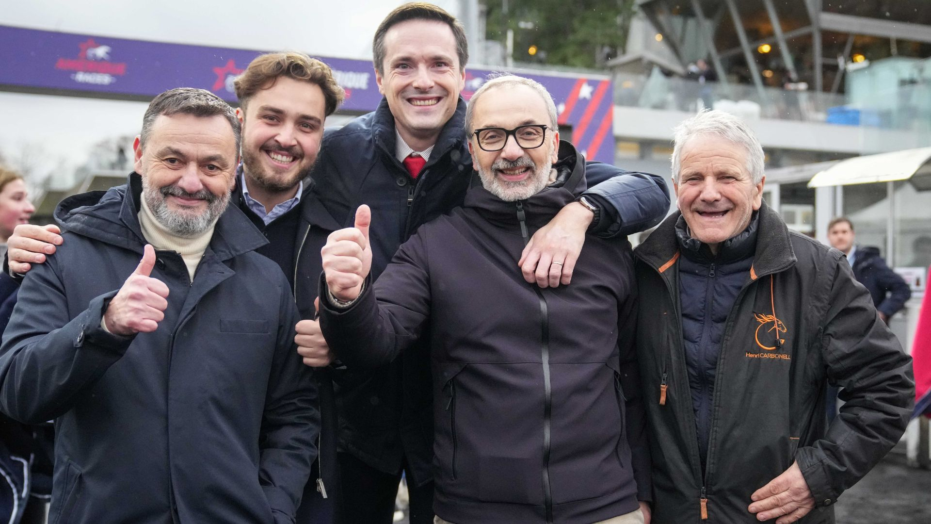 L'entourage heureux de Magic America - © ScoopDyga