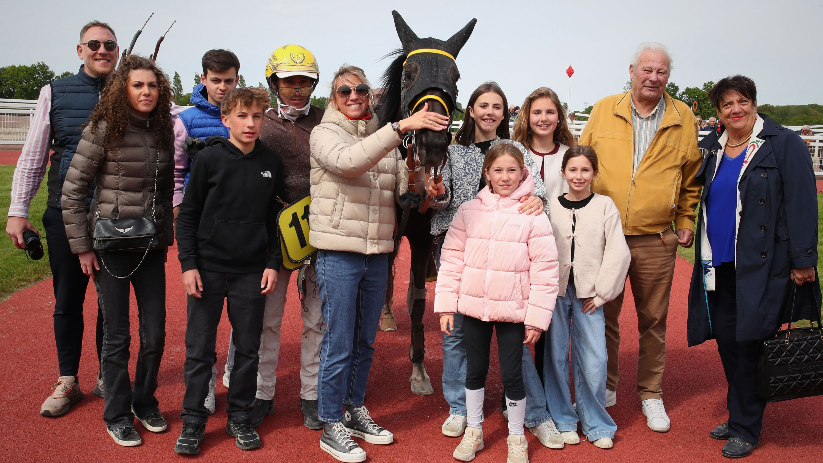 L'invaincue Malicia Bella et son entourage - © ScoopDyga