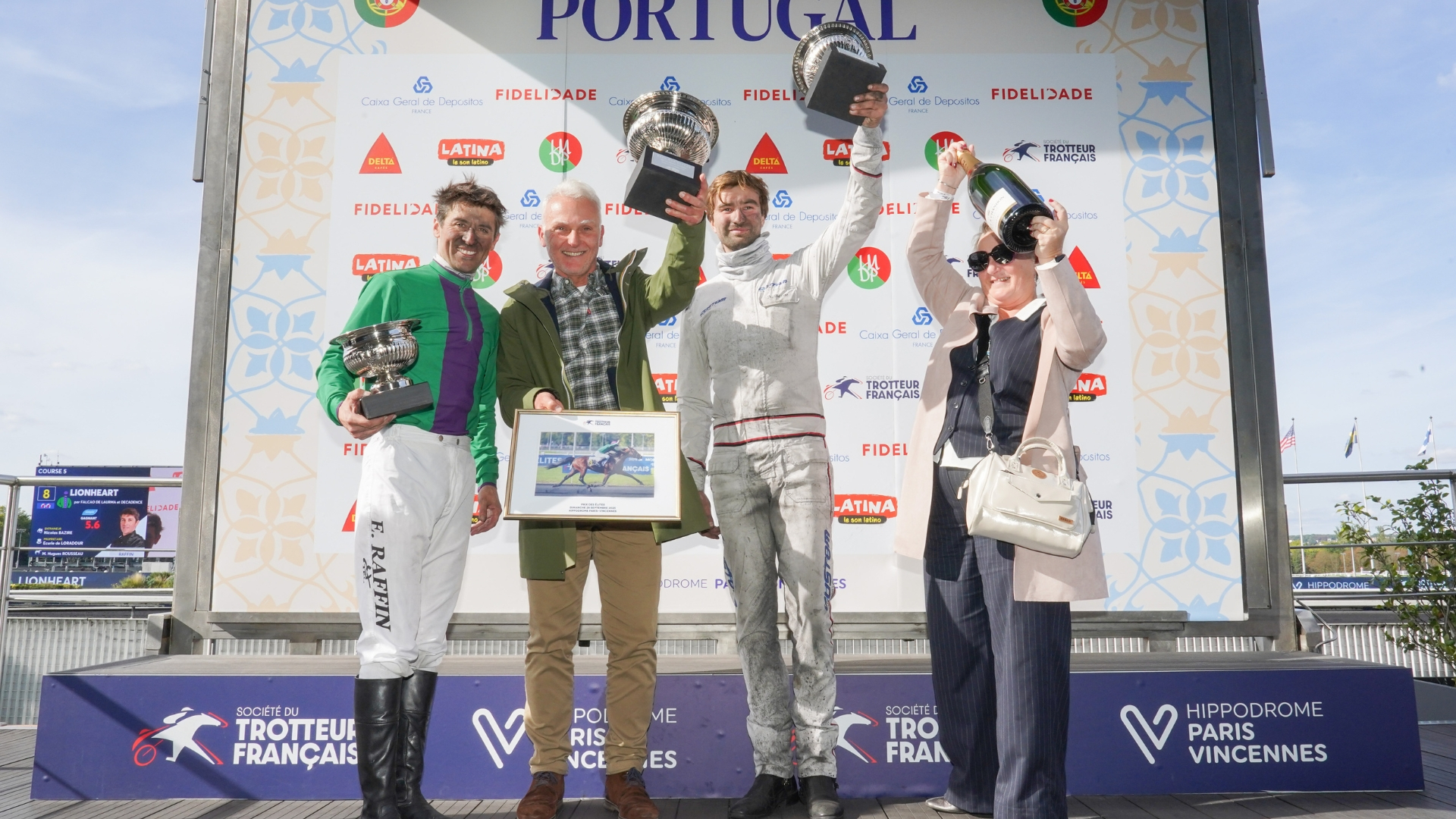 Sur le podium dimanche - © Aprh