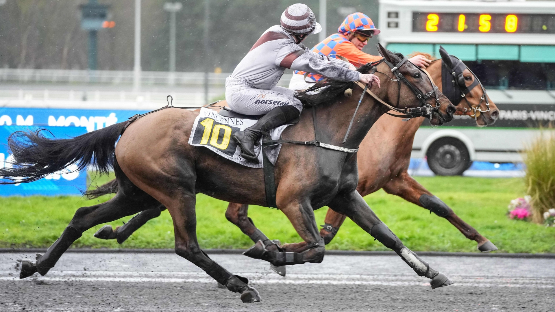 Nikita des Charmes résiste du minimum à Nayara  à la fin - © ScoopDyga