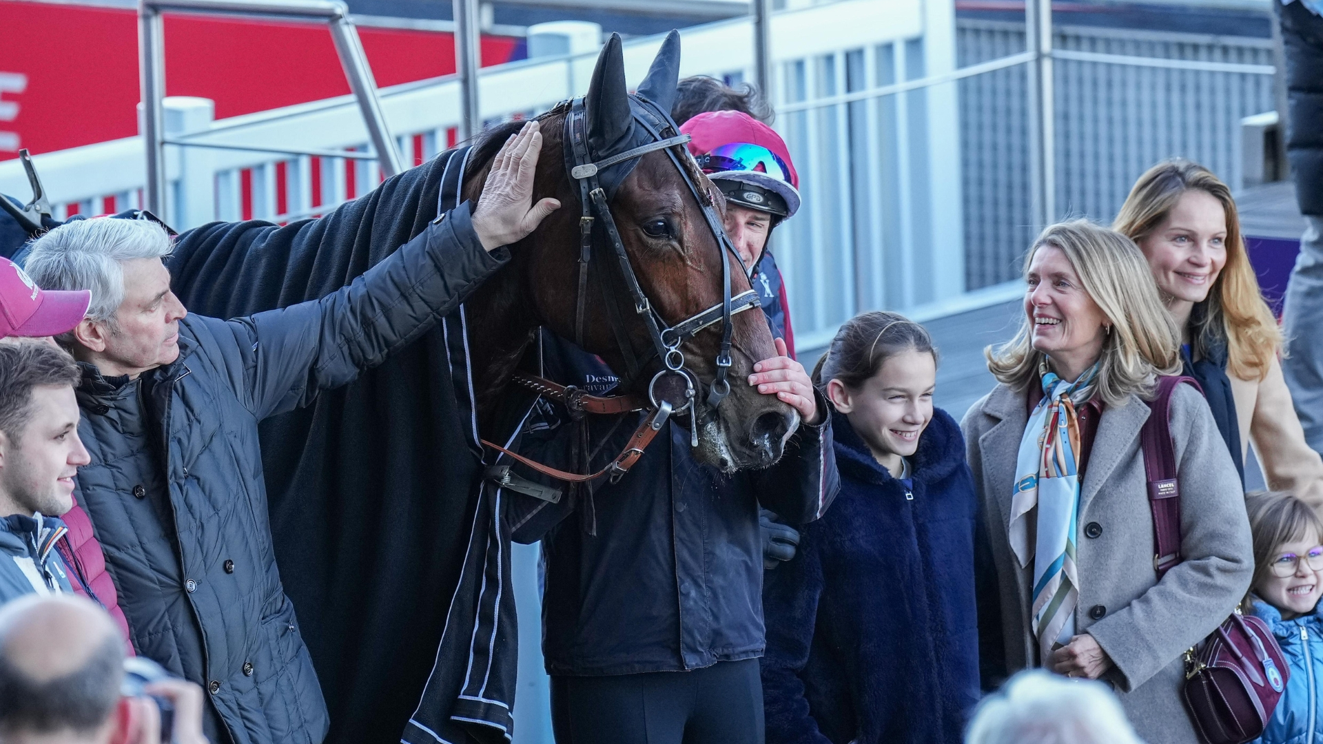 L'entourage de Normandie Niemen - © ScoopDyga