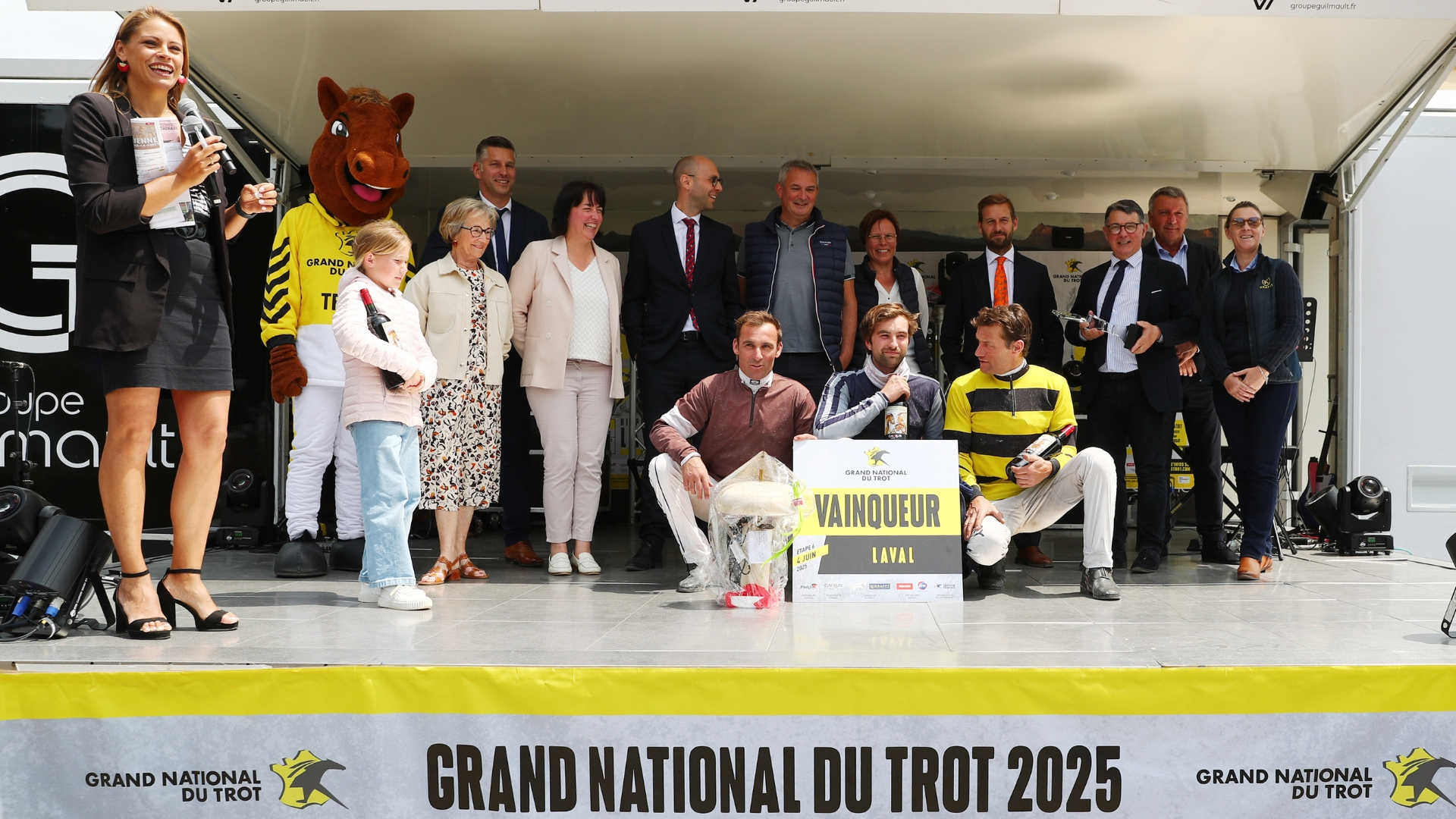 Le podium de l'étape lavalloise - © Aprh