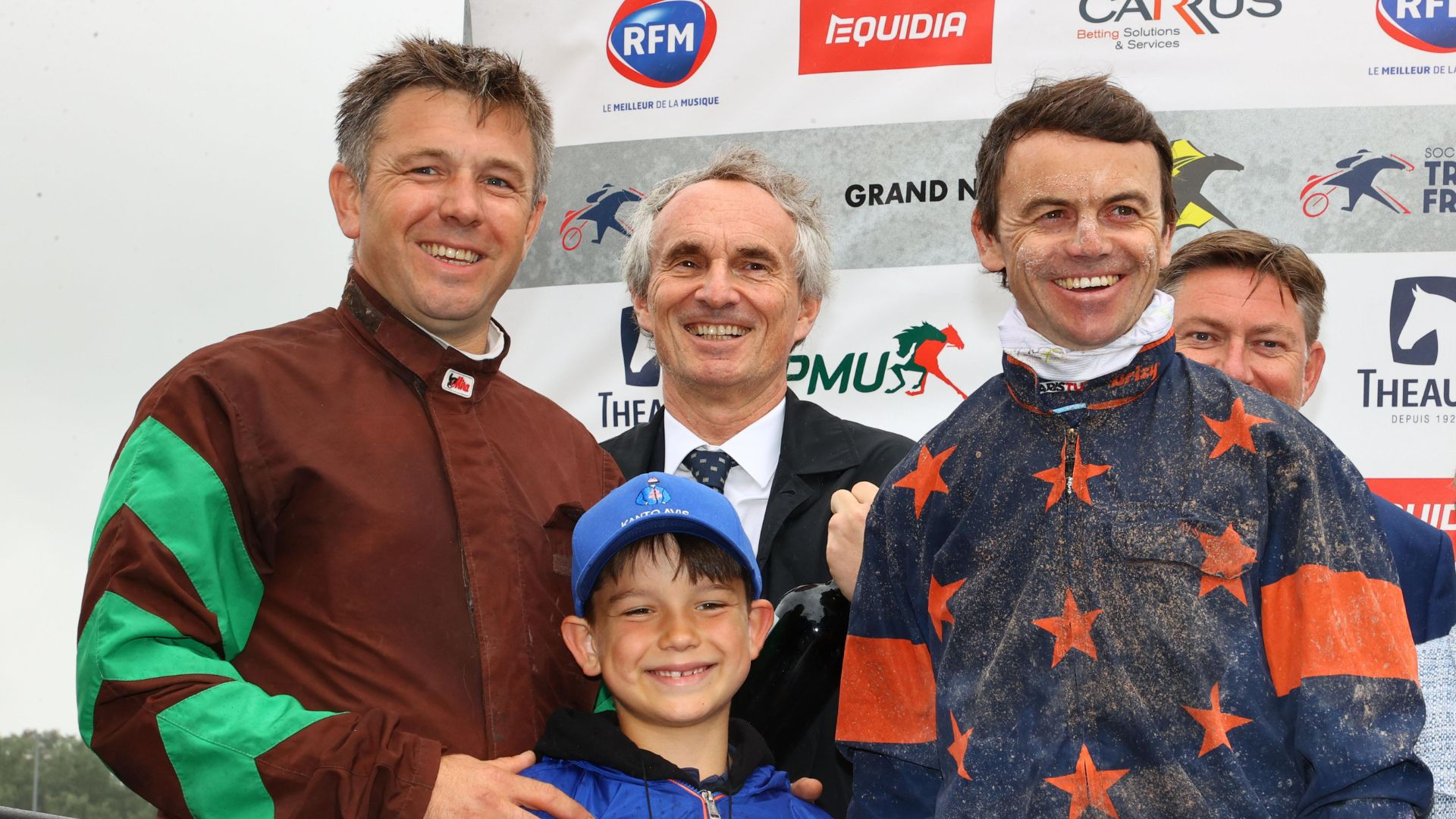 De g. à dr. : Marc Sassier, Cyrille Giraudat (PMU) et Matthieu Abrivard - © ScoopDyga