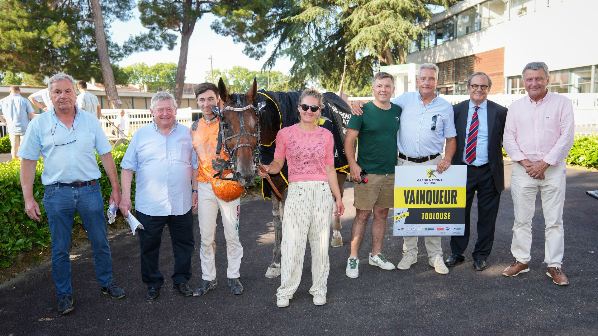 L'entourage du lauréat - ©Scoopdyga