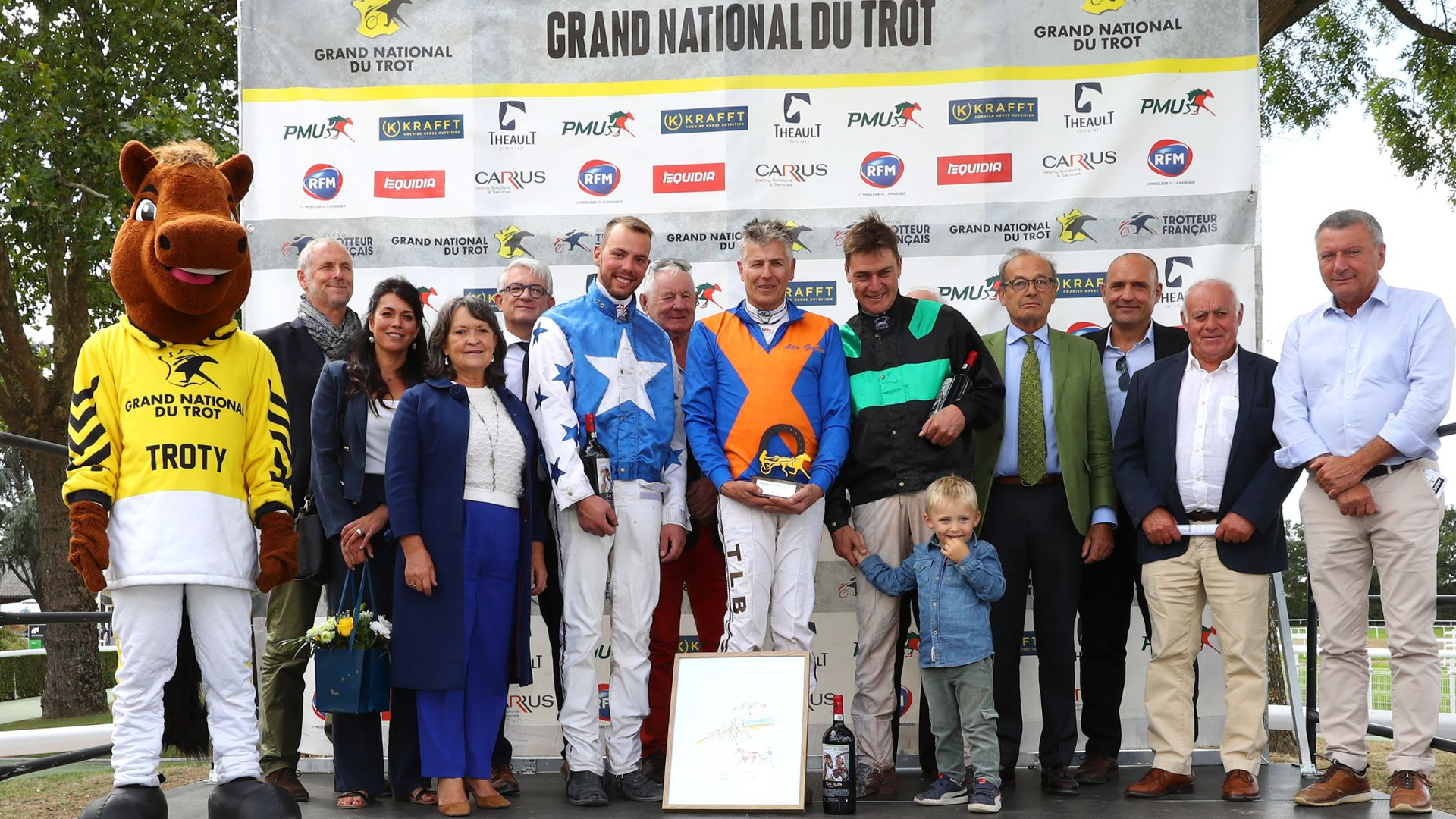 Le podium de la 9ème étape du GNT à Angers - © Aprh