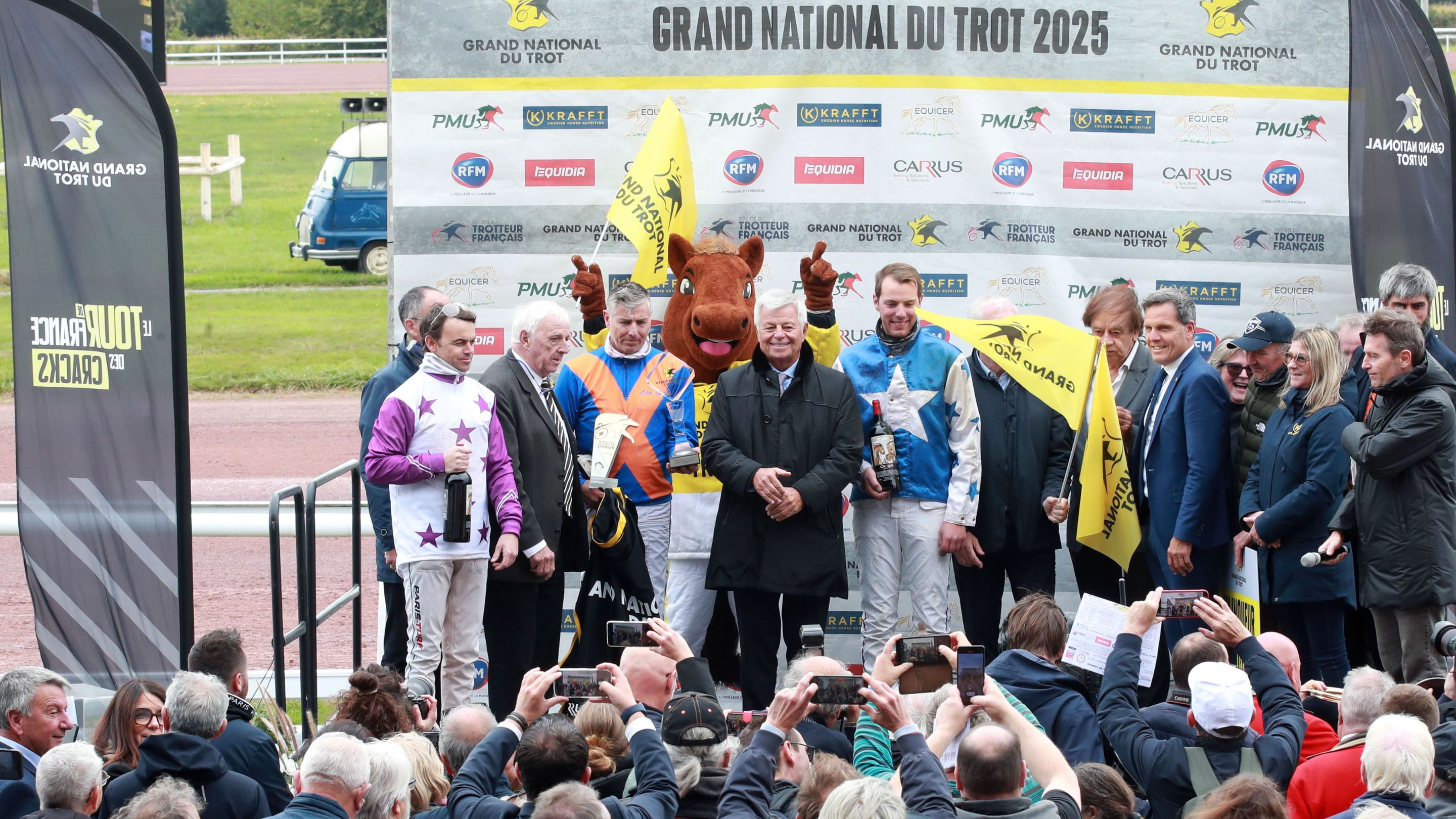 Le podium de la 10ème étape du GNT à Lisieux - © ScoopDyga