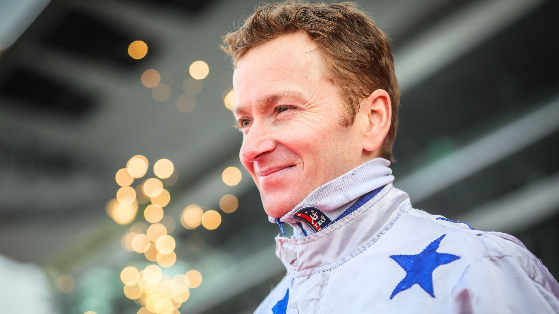 Romain Derieux lors du défilé des pilotes du Prix d'Amérique Legend Race - © B. Vandev