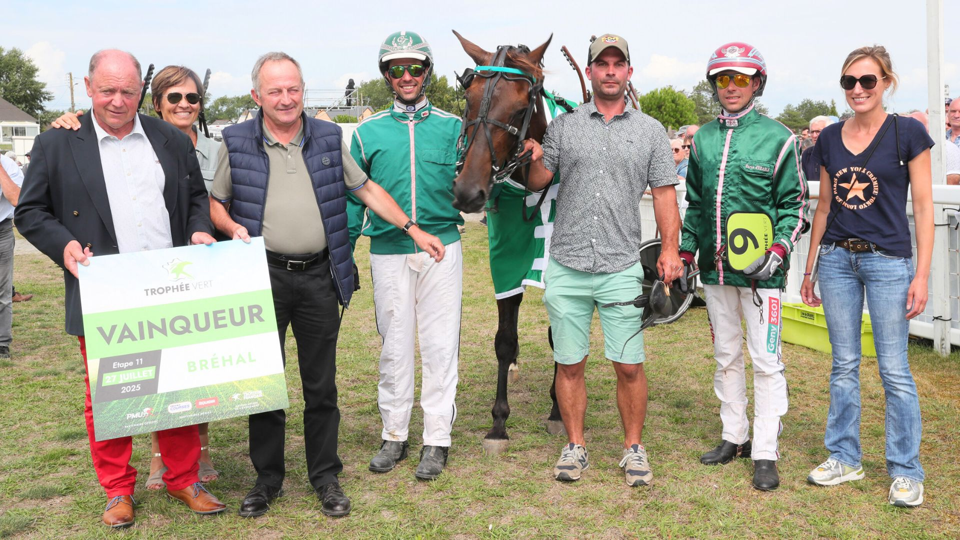 Le Président Jean-François Popot avec le clan du gagnant Hasard d'Erable - © J.-C. Brie
