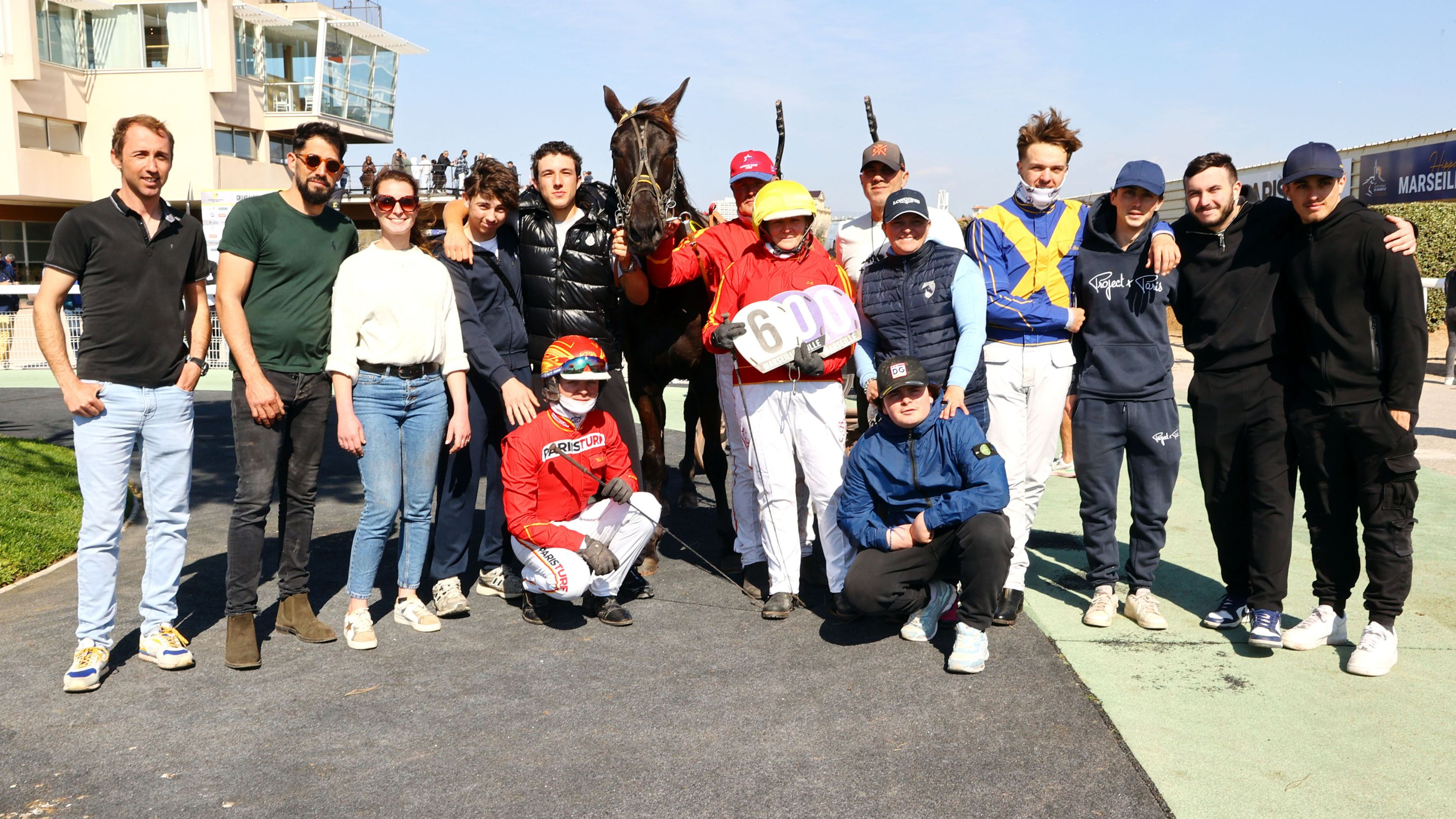 Sophie Blanchetière très bien entourée après sa 600ème - © Aprh