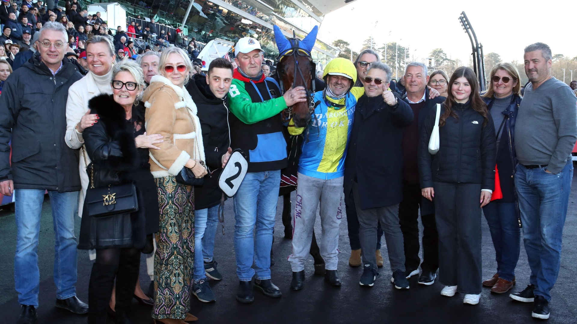 Un entourage venu en nombre - © ScoopDyga